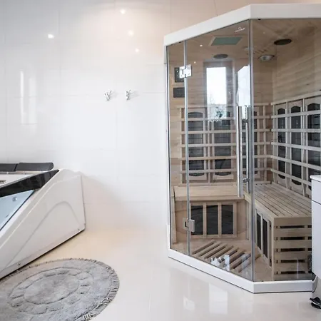 Pod Zamczyskiem 4*